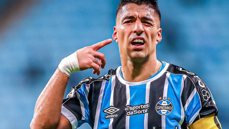 Cầu thủ Suarez, chàng răng thỏ huyền thoại của làng bóng đá 1 Cầu thủ Suarez. chàng răng thỏ huyền thoại của làng bóng đá