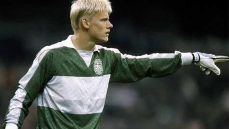 Thủ môn Peter Schmeichel đã giành một thời gian rất dài để chơi bóng tại quê hương Thủ môn Peter Schmeichel đã giành một thời gian rất dài để chơi bóng tại quê hương
