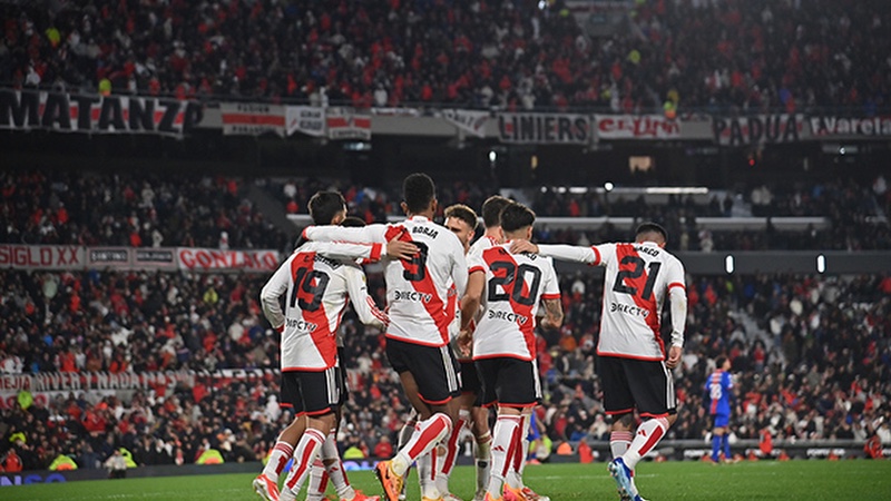 Câu lạc bộ River Plate là một cái tên danh tiếng của bóng đá thế giới Câu lạc bộ River Plate là một cái tên danh tiếng của bóng đá thế giới